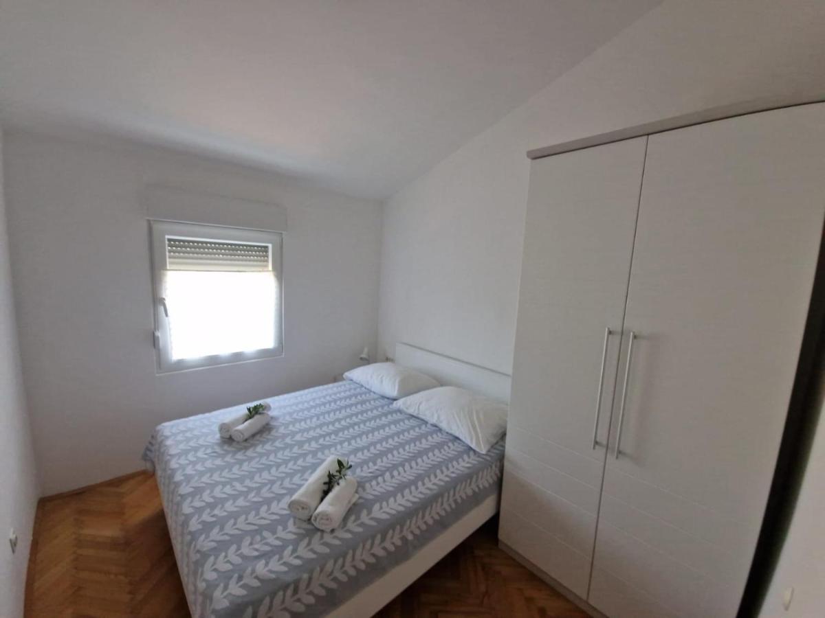 Apartman Lugovic Šibenik Eksteriør billede